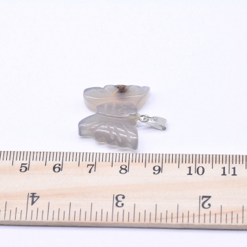 天然石ペンダントチャーム グレーアゲート 蝶 バチカン付き 23×27mm ロジウム （1ヶ）