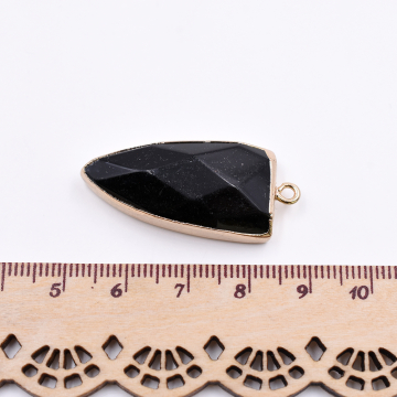 天然石チャーム １カンつき 三角形カット ブラック 37x16mm ゴールド（1ヶ）