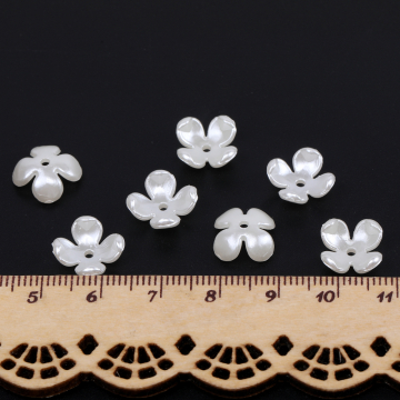 アクリルパーツ アクリル花座 フラワー 四弁花 穴あり 10mm ホワイト（20ヶ）