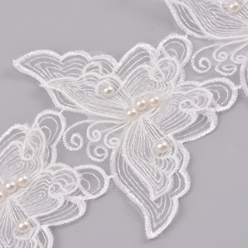 ホワイト蝶レースリボン  パール付き服飾資材 ラッピングリボン  8×11cm（20cm）
