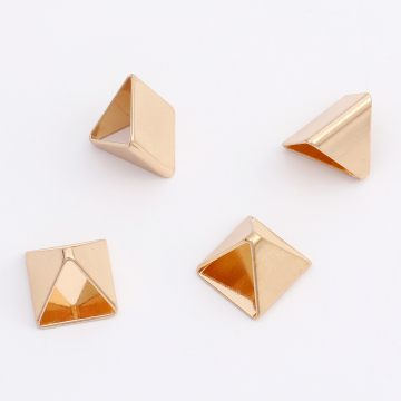 メタルチャーム 三角形 11×12mm ゴールド（6ヶ）